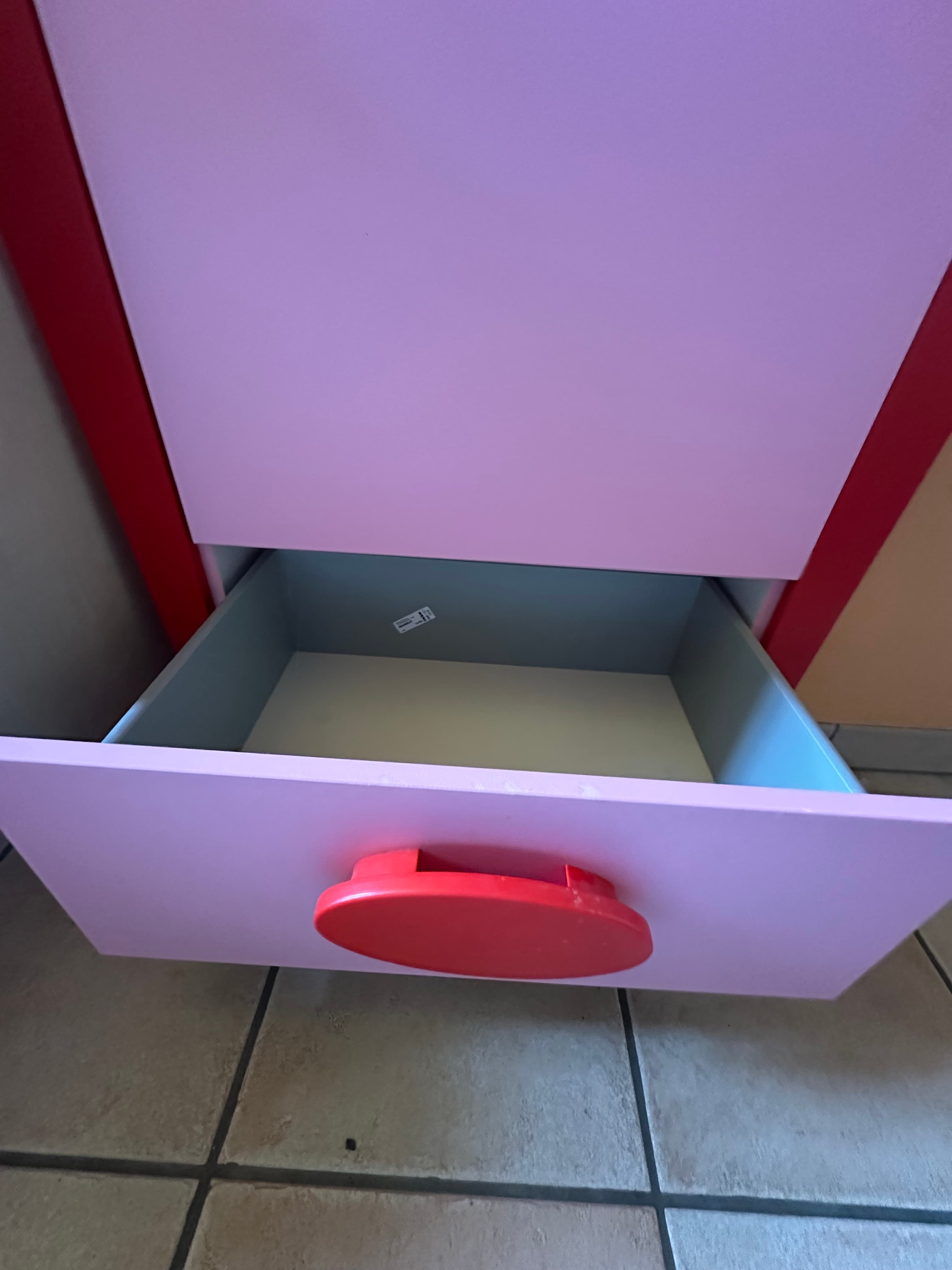 Rosa Kinderkleiderschrank – Bild 2