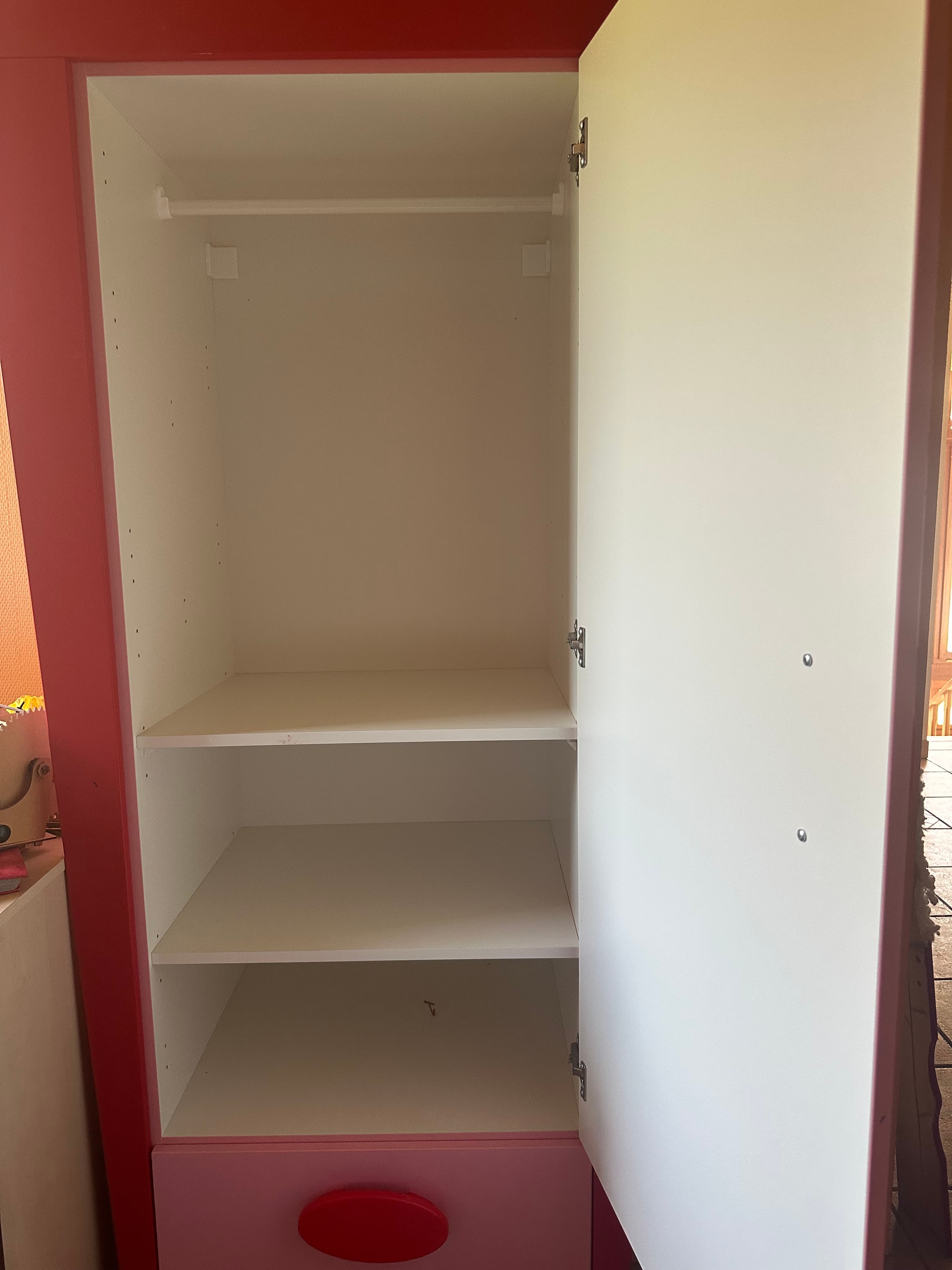 Rosa Kinderkleiderschrank – Bild 3